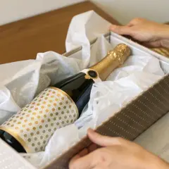 Pakowanie wódki na prezent: Pomysły DIY i personalizowane perełki